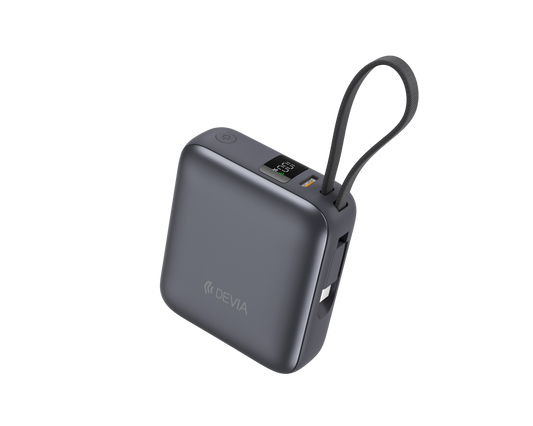 Schwarze Mini Powerbank 10.000 mAh mit 35W Schnellladen und USB C Kabel