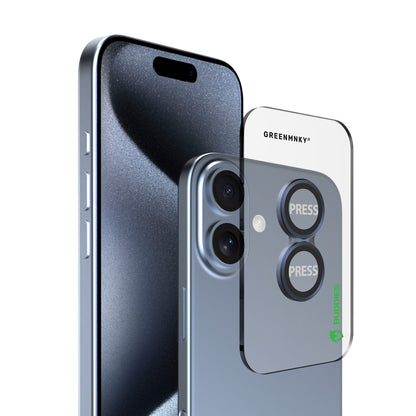 Greenmnky Buddies Kameraschutzlinsen Montage auf iPhone 16 Plus ultramarin mit Applikator