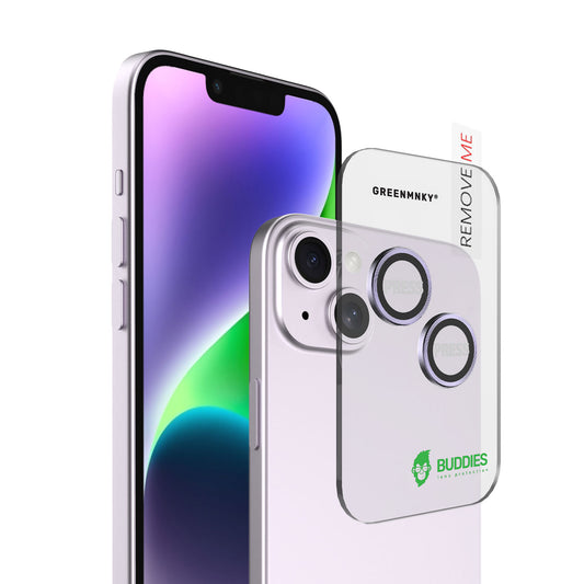 Greenmnky Buddies Kameraschutzlinsen Montage auf iPhone 14 violett mit Applikator