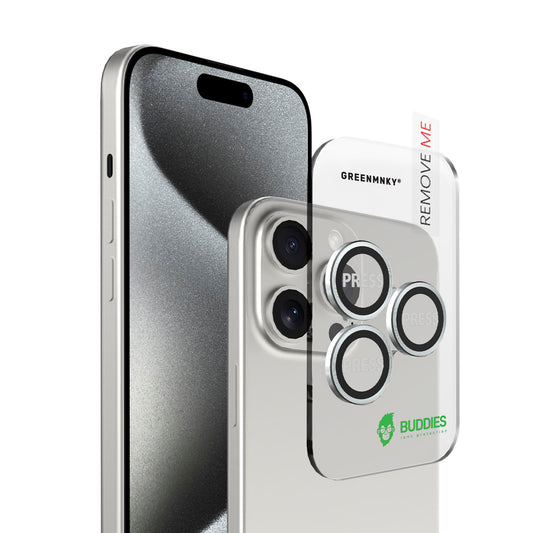 Greenmnky Buddies Kameraschutzlinsen Montage auf iPhone 15 Pro weiß mit Applikator