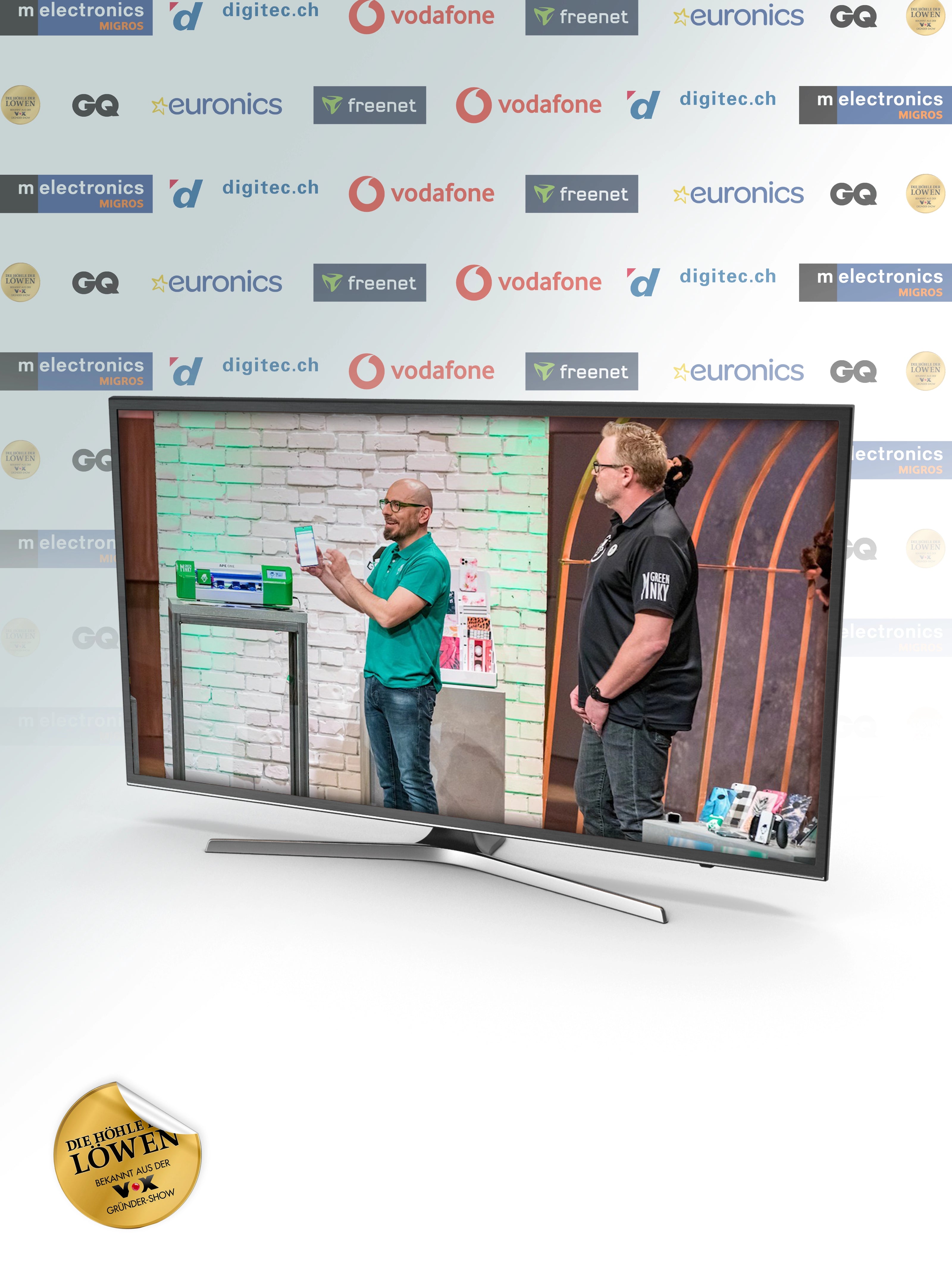 GREENMNKY Präsentation bei Die Höhle der Löwen auf einem TV Bildschirm mit eingeblendeten Partner Logos wie Vodafone Freenet Euronics Digitec und M Electronics Migros