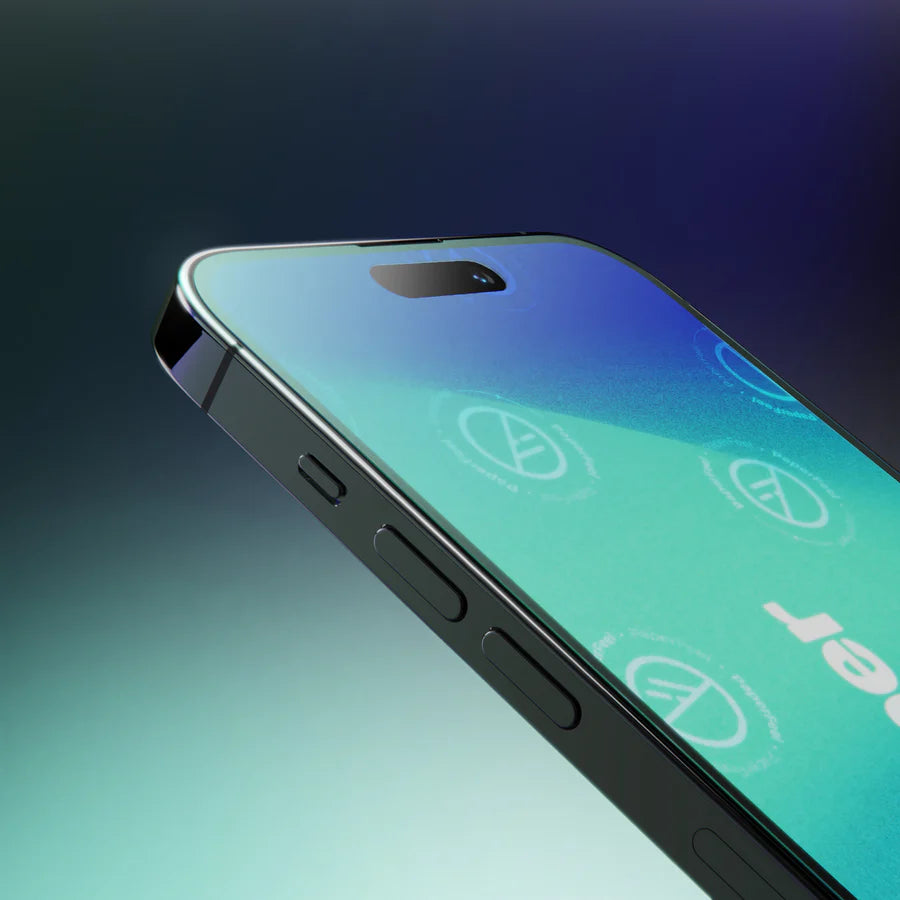 Nahaufnahme eines Smartphones mit aufgebrachter GREENMNKY PaperFeel Panzerfolie, mattes Display Finish mit PaperFeel Symbolen und sauberer Kante am Rahmen sichtbar