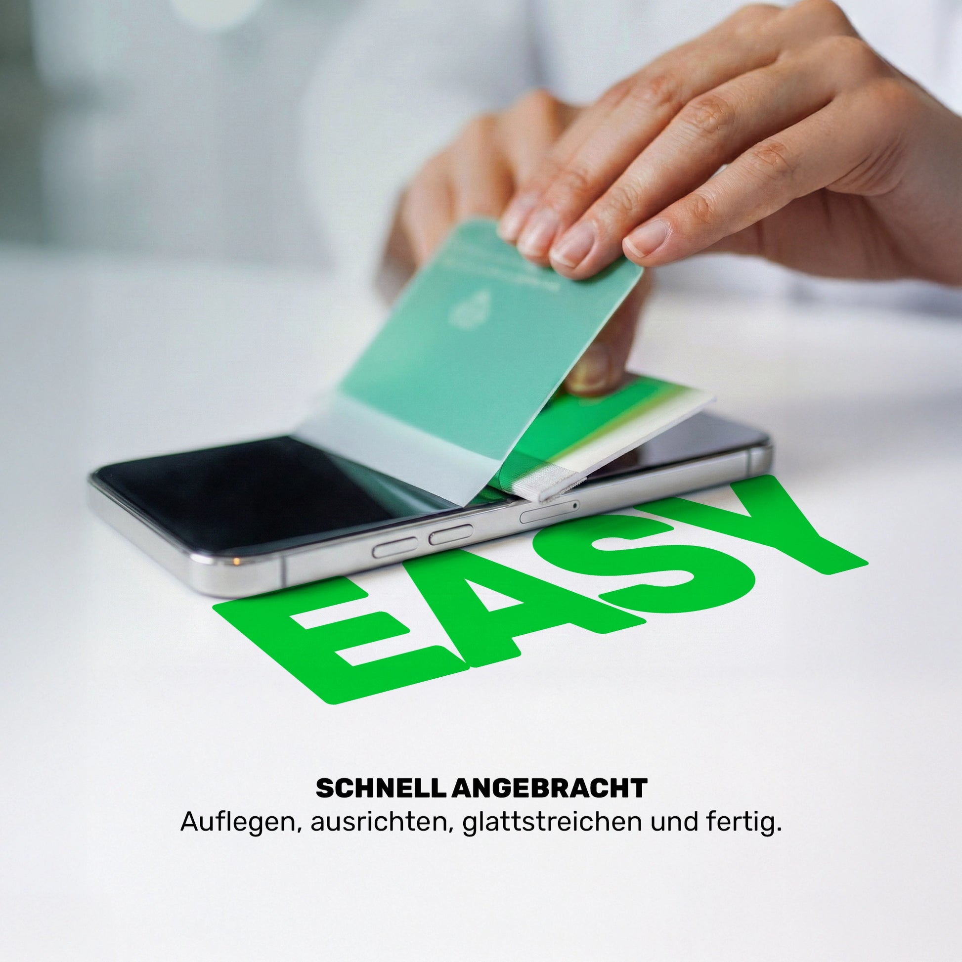 Panzerfolie Montage, Hand legt Folie auf Smartphone und streicht mit Rakel glatt, Text EASY zeigt schnelle Anbringung