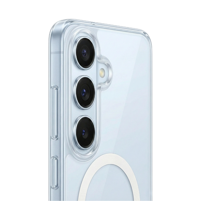 Nahaufnahme einer transparenten Clearcase Hülle für Samsung Galaxy S26 in Hellblau, Rückansicht mit drei Kameralinsen und integriertem MagSafe Ring in Weiß